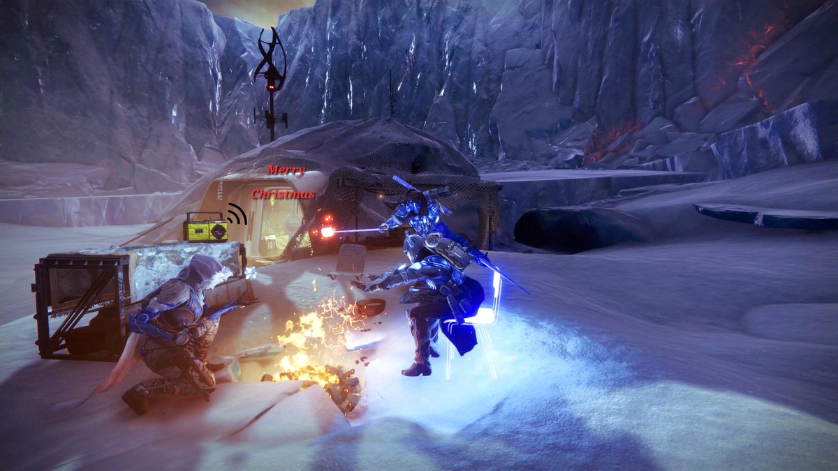 Joao_Zany's tweet photo. At Christmas time, even our ghosts deserve to be warm and eat some marshmallows❄️ #DawningFashion @Destiny2Team @DestinyTheGame @A_dmg04 @BrunoLouviers @MoltenSlowa https://t.co/acebpgqxNN