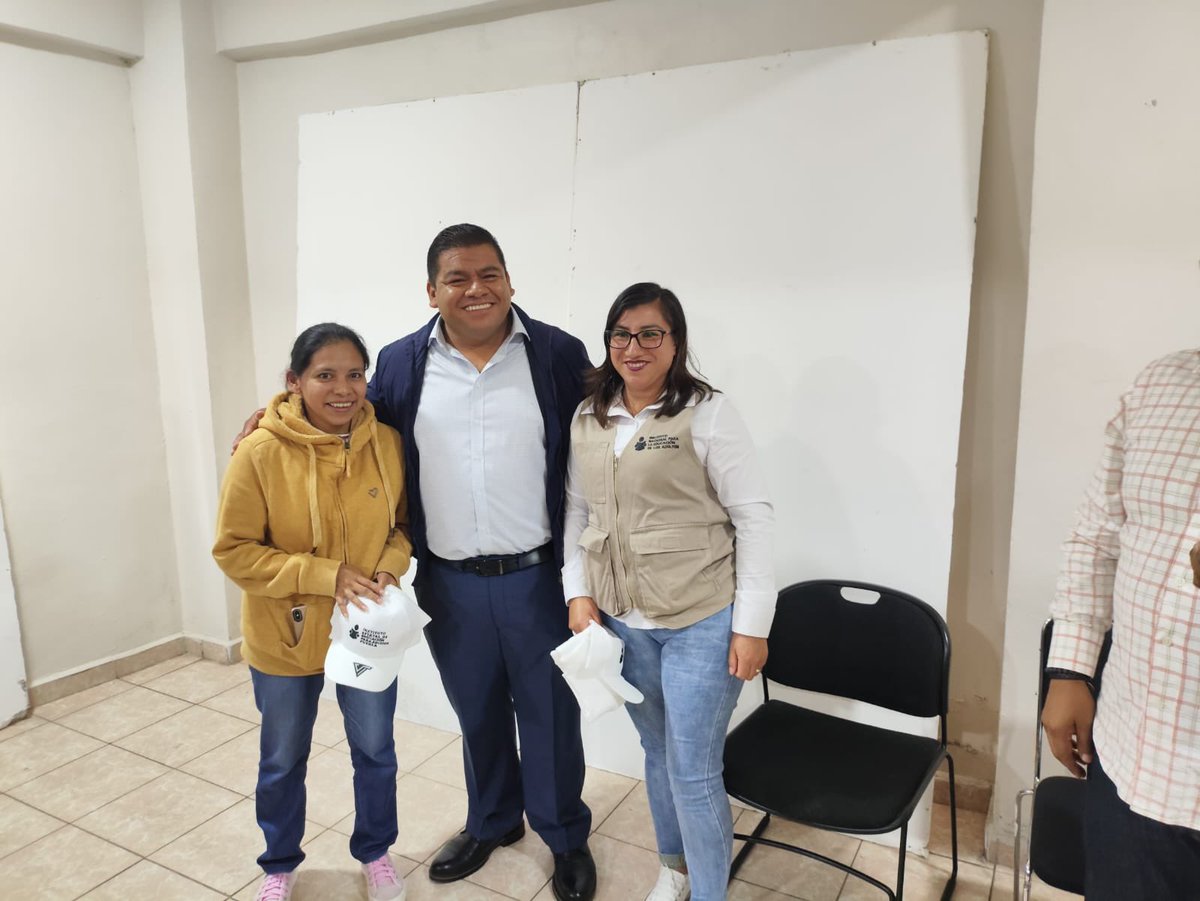 Ismael_ZarateG's tweet photo. Durante la visita a la Coordinación de Zona X, Huauchinango, supervisamos los avances en las actividades que esta sede realiza, además de entregar nuevos chalecos a su personal. https://t.co/n4jVqqASDT