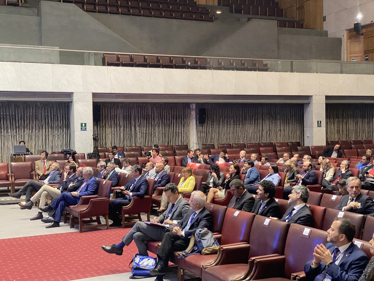 Hoy estuvimos en el Congreso Nacional, reunidos por la necesidad de potenciar la V región como parte del corredor bioceánico llamado Paso Centauro.