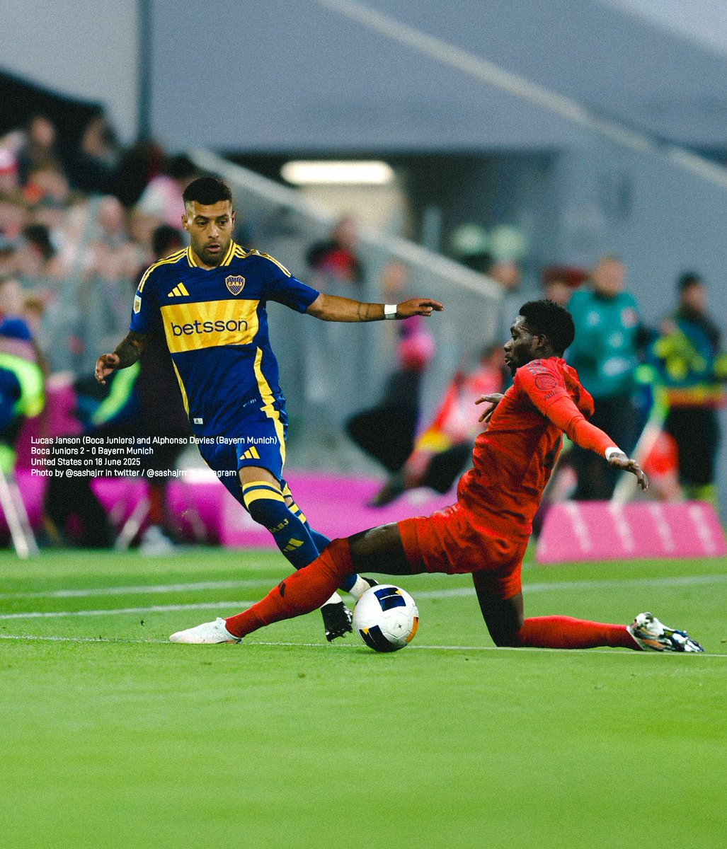 Lucas Janson (Boca Juniors) and Alphonso Davies (Bayern Munich)
Boca Juniors 2 - 0 Bayern Munich
United States on 18 June 2025
Photo by sashajrr in twitter / sashajrrr in instagram