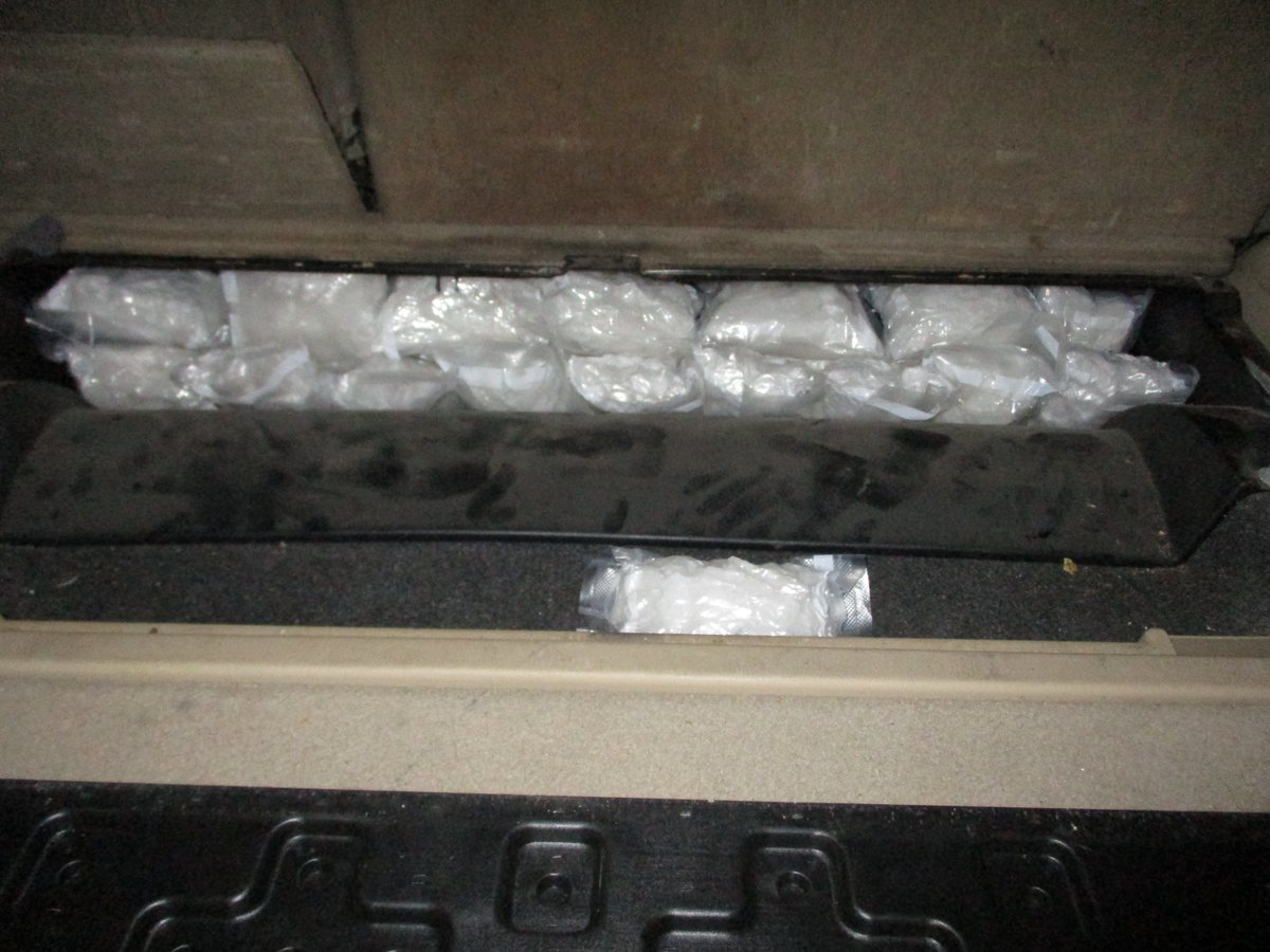 DFOSanDiegoCA's tweet photo. November's out 👋, December's in👇!
From 11/18 to 12/01, @CBP officers from the #SDFO seized 2,386 lbs. of narcotics with an estimated street value exceeding $10 million dollars. Fantastic work!
Weekly Stats:
Meth▶️1,273 lbs.
Fentanyl▶️457 lbs.
Cocaine▶️643 lbs.
Heroin▶️13 lbs. https://t.co/zuyMKj1m4X