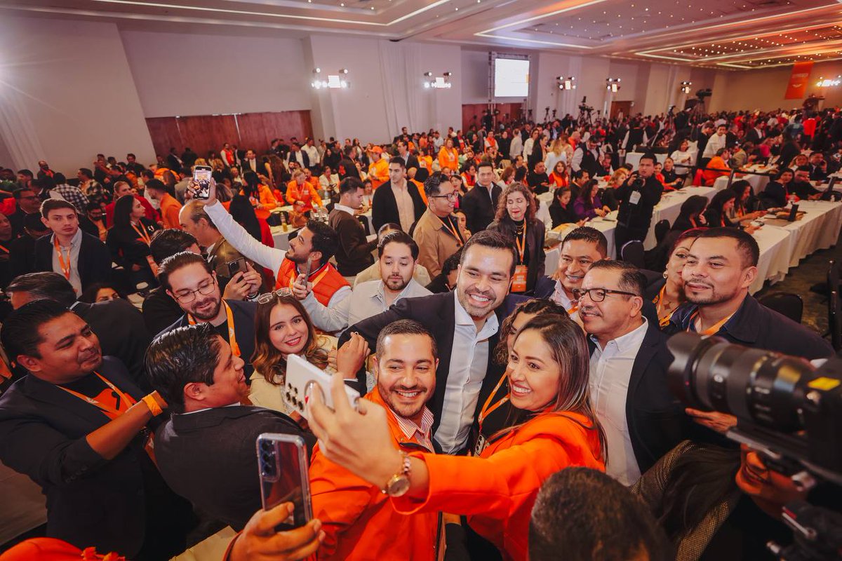 MovCiudadanoMX's tweet image. ¡Ufff qué momento acabamos de vivir! 😮‍💨 

Gracias familia naranja, con su apoyo lograremos junto a nuestro nuevo coordinador @AlvarezMaynez, un México Nuevo. 🇲🇽