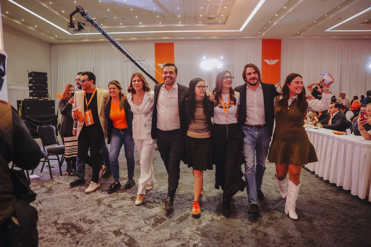 MovCiudadanoMX's tweet image. ¡Ufff qué momento acabamos de vivir! 😮‍💨 

Gracias familia naranja, con su apoyo lograremos junto a nuestro nuevo coordinador @AlvarezMaynez, un México Nuevo. 🇲🇽