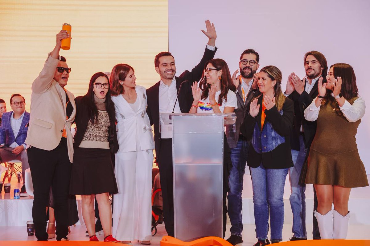 MovCiudadanoMX's tweet image. ¡Ufff qué momento acabamos de vivir! 😮‍💨 

Gracias familia naranja, con su apoyo lograremos junto a nuestro nuevo coordinador @AlvarezMaynez, un México Nuevo. 🇲🇽