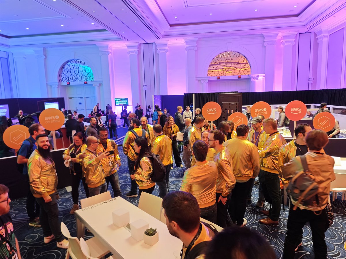 nasuvit_z's tweet image. ワイ、とんでもないところに来てしまう
#AWSreInvent #reinvent #reinvent2024