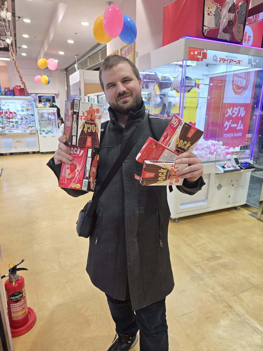 J'ai gagné toute une pile de Pocky ! Fallait les faire tomber, j'ai tout eu pour 200 yens 😂