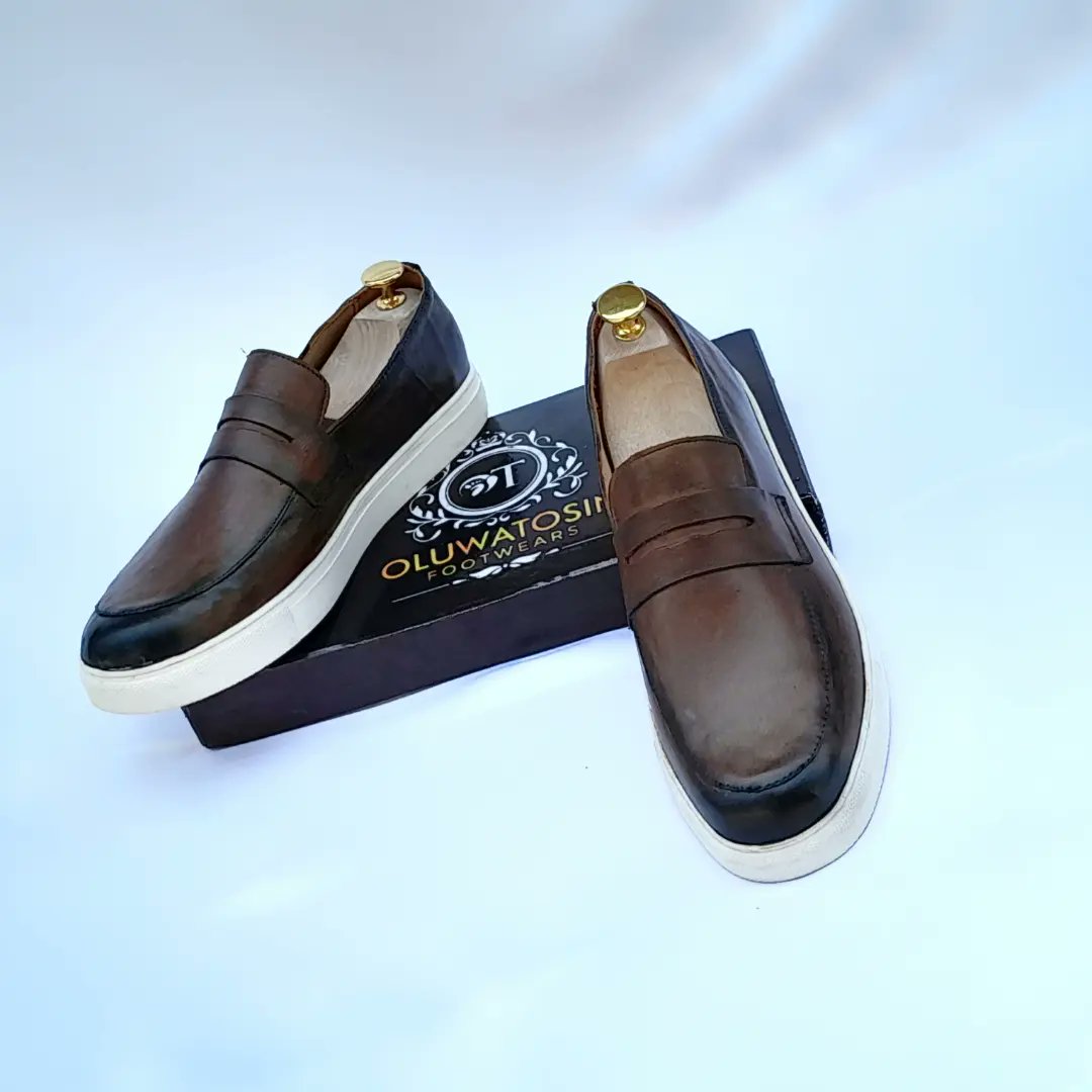 OT_footwears's tweet photo. Patina Brown loafers sneakers 

Price: NGN30,000 
Delivery: 7-10 working days 
Available in sizes 40-45 

#Davidofunds #netflixcrash we listen, we don't judge, Amorim #NonsMiraj Spotify Dele Farotimi Afe Babalola https://t.co/9lC5R4s1Zv