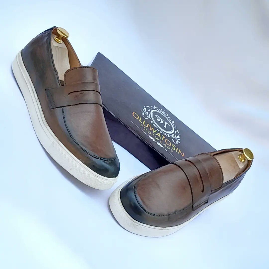 OT_footwears's tweet photo. Patina Brown loafers sneakers 

Price: NGN30,000 
Delivery: 7-10 working days 
Available in sizes 40-45 

#Davidofunds #netflixcrash we listen, we don't judge, Amorim #NonsMiraj Spotify Dele Farotimi Afe Babalola https://t.co/9lC5R4s1Zv