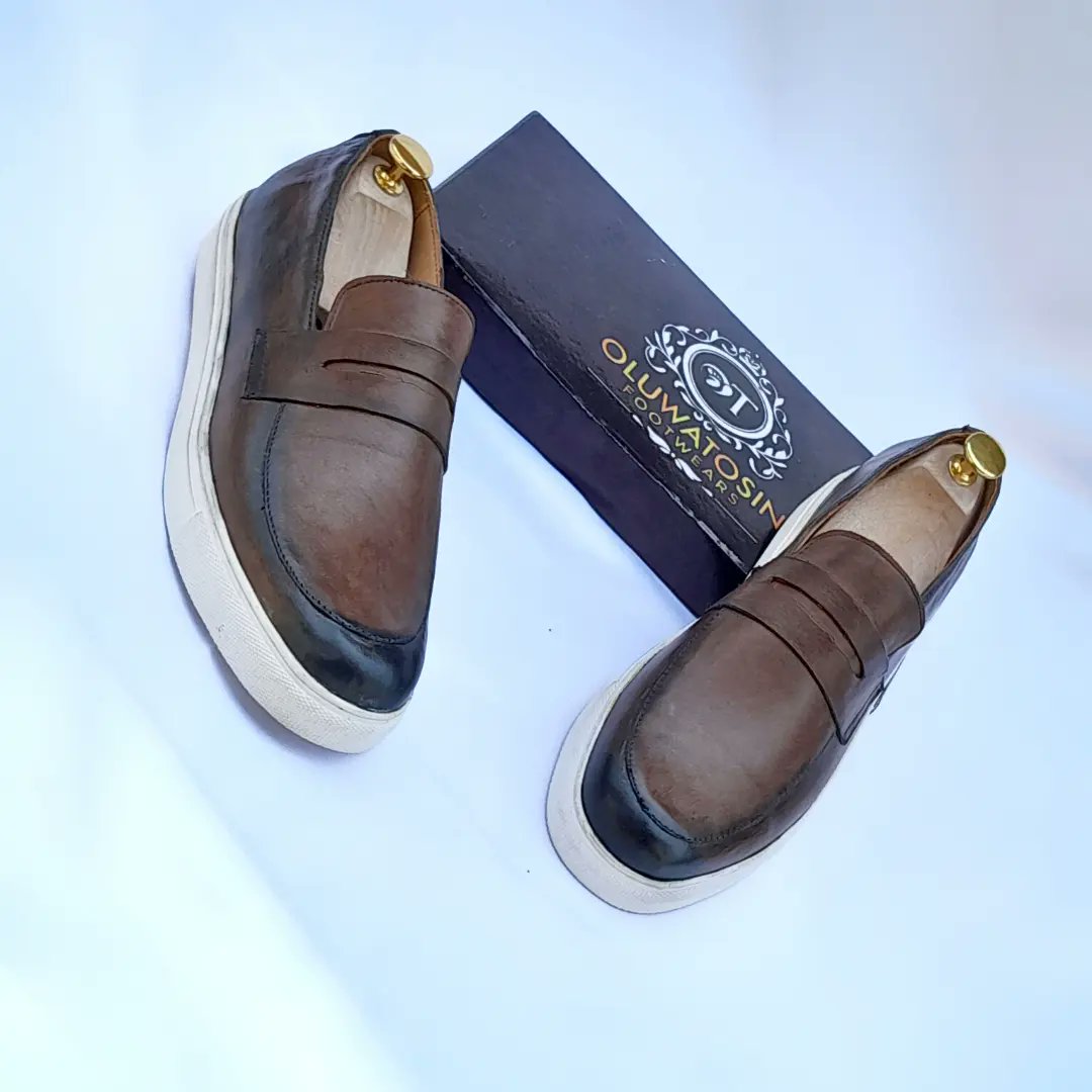 OT_footwears's tweet photo. Patina Brown loafers sneakers 

Price: NGN30,000 
Delivery: 7-10 working days 
Available in sizes 40-45 

#Davidofunds #netflixcrash we listen, we don't judge, Amorim #NonsMiraj Spotify Dele Farotimi Afe Babalola https://t.co/9lC5R4s1Zv