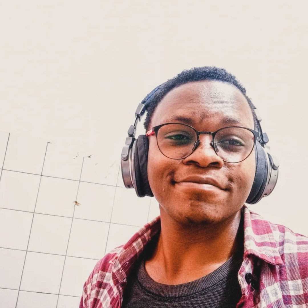 Entre délais serrés, travail en entreprise et nuits blanches, jny suis finalement arrivé. Grâce au soutien de <a href="/WaandaStoudio/">Waanda Stoudio</a> et, mes amis, j'ai pu surmonter les obstacles. J'exprime ma gratitude envers le Goethe-Institut je me dit fier du résultat final, malgré les sacrifices.