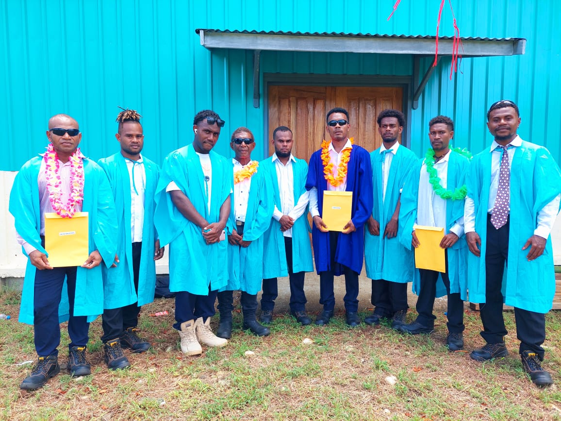 aptcpacific's tweet photo. 🎉👏 Congratulations &amp; well done to 130 graduates 🎓 of Malaita Provincial Technical Institute, our TVET partner in Auki, Malaita Province🇸🇧. Graduates include 👩‍🔧 16 inspiring women and 28 scholarship recipients of the @AusHCSols TVET Award🛠️. Best wishes for a brighter future! https://t.co/TdsqBfmIfb