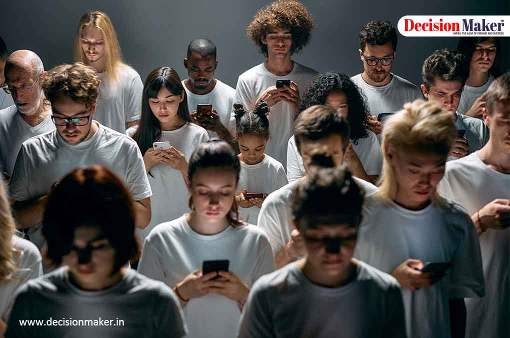 Social media addiction harms life by consuming time, lowering self-esteem, causing anxiety, and disrupting relationships, health, and personal growth.

#socialmedia #personalgrowth #mobileaddiction #socialmediaconsumption #health #anxiety