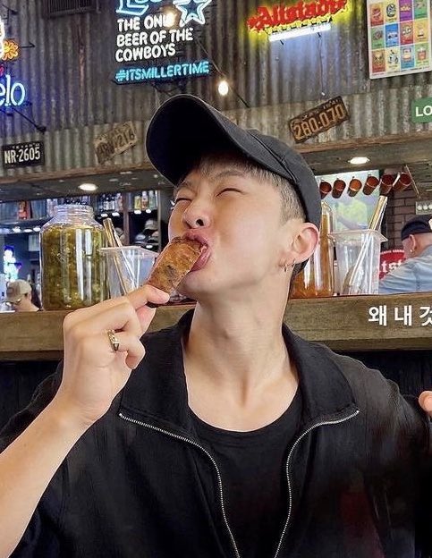 ulthorangdan's tweet photo. TAMTAM? (or hoshi) ㅋㅋㅋ https://t.co/ff3zpfGImv