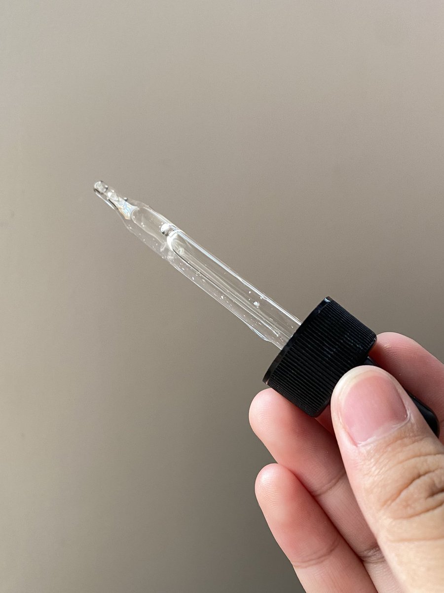 yang kulitnya berminyak banget udah seharusnya pake serum yang ada niacinamide nya. disimak ya ⤵️