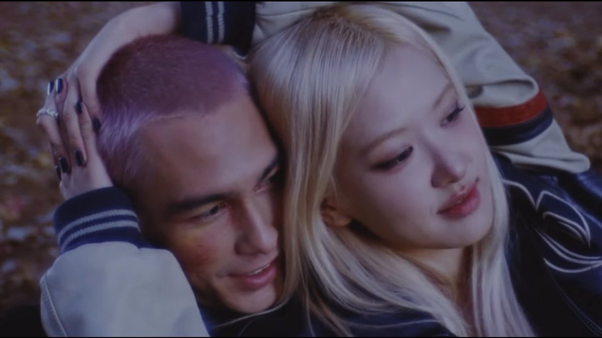 roseannepics's tweet photo. ROSÉ AND EVAN https://t.co/vw2lT8yEpt