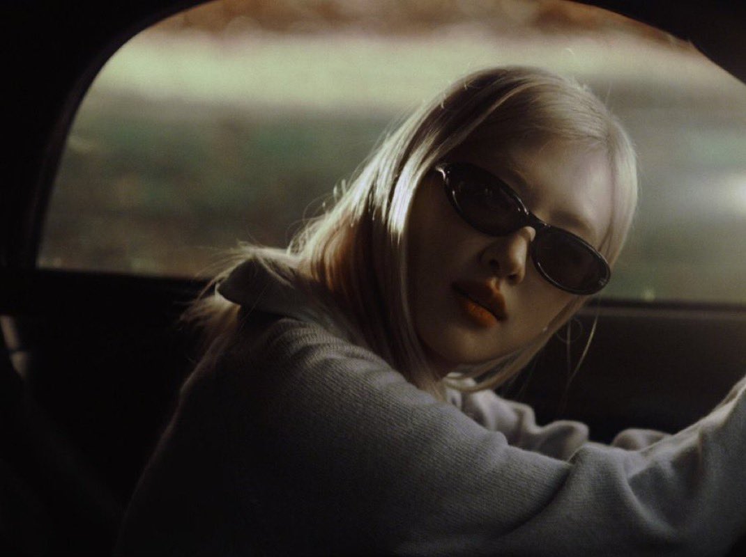 USBU4WAYS's tweet photo. ROSÉ - toxic till the end (official music video) 

🔗 https://t.co/GZ5VOfx9Bx via @YouTube

ROSIE OUT NOW
TOXIC TILL THE END
#rosiebyROSÉ    #ROSÉ_rosie    #rosesarerosie https://t.co/FwGTenVl1Z