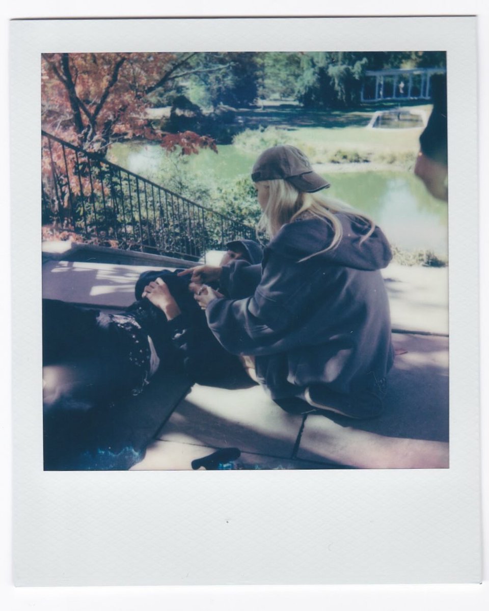 BBU_BLACKPINK's tweet photo. #ROSÉ Instagram update 

ROSIE OUT NOW
TOXIC TILL THE END
#ROSÉ_toxictilltheend #rosiebyROSÉ https://t.co/AEeCDSpJYF