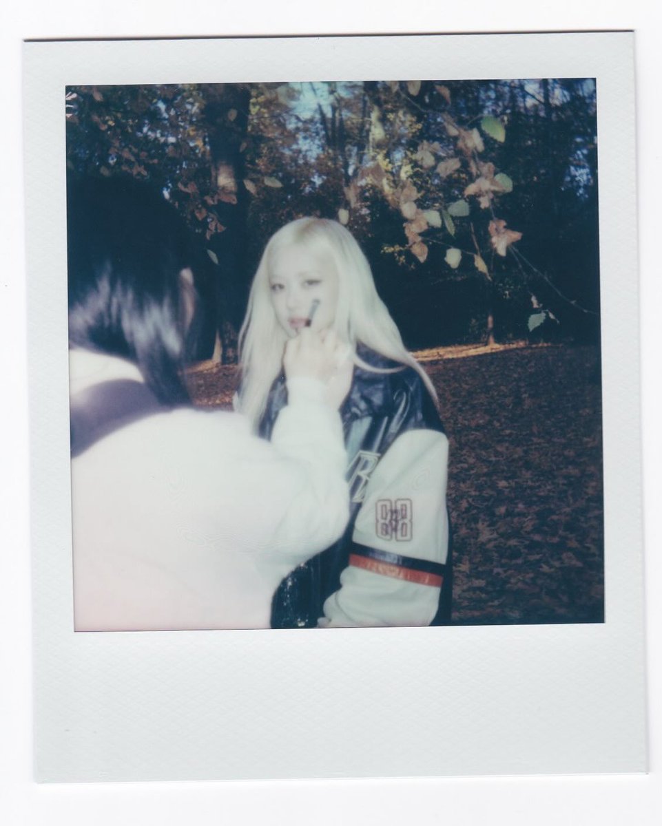 BBU_BLACKPINK's tweet photo. #ROSÉ Instagram update 

ROSIE OUT NOW
TOXIC TILL THE END
#ROSÉ_toxictilltheend #rosiebyROSÉ https://t.co/AEeCDSpJYF