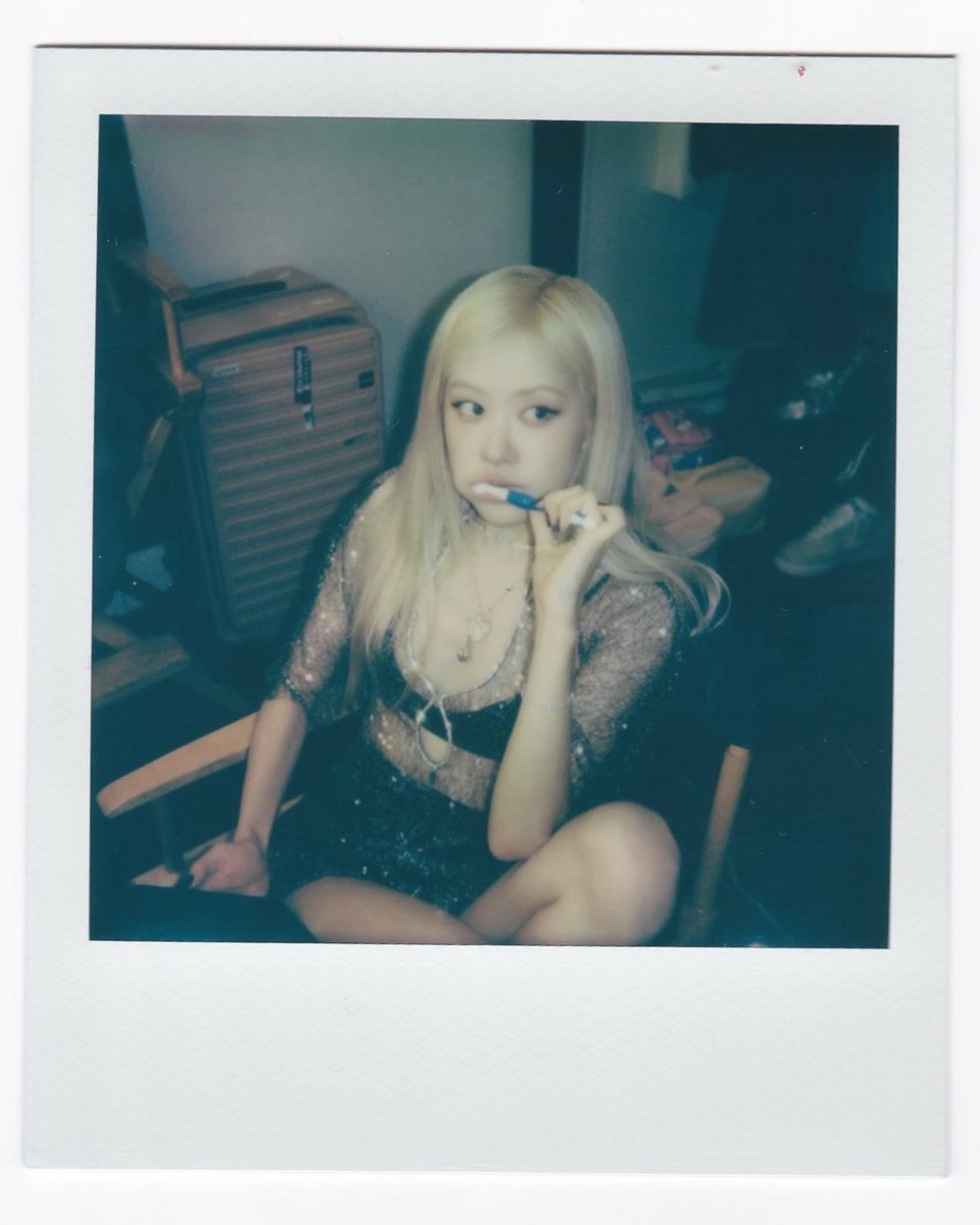 BBU_BLACKPINK's tweet photo. #ROSÉ Instagram update 

ROSIE OUT NOW
TOXIC TILL THE END
#ROSÉ_toxictilltheend #rosiebyROSÉ https://t.co/1SCJFMbHR4