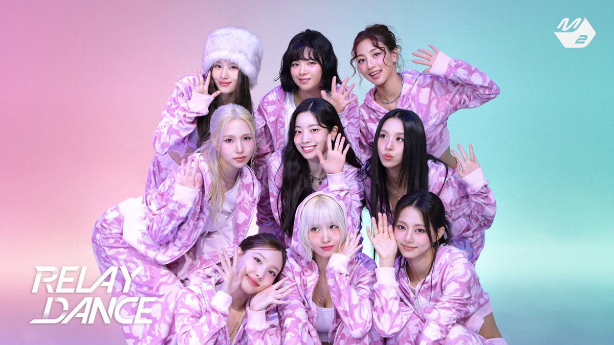 M2MPD's tweet photo. 원스들의 행복버튼이자 엠피디가 드리는 연말선물🎁 트둥이들의 릴레이댄스가 왔어요💖 #릴레이댄스 #TWICE #STRATEGY #트와이스 @JYPETWICE #RelayDance

▶ https://t.co/qmp7CVQ0En https://t.co/YKYYk0hSvO