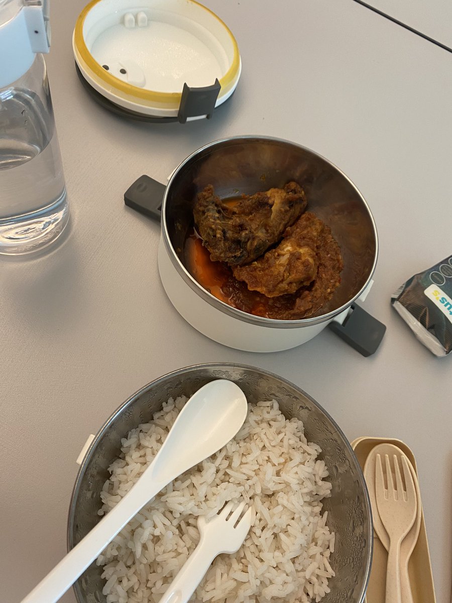 ndbjee's tweet image. life outside stantwt 👩🏻‍💻💼🎧🌸😴