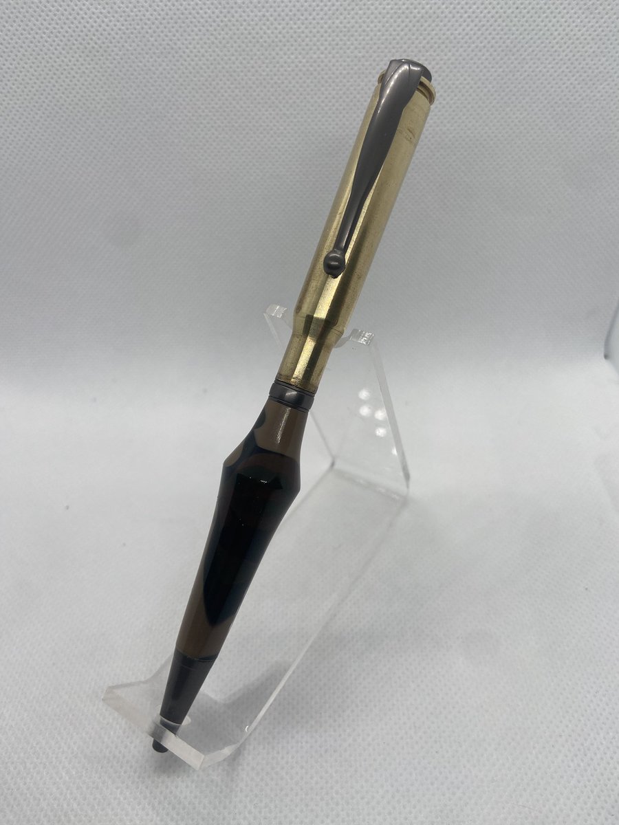 DpenmakerStyle's tweet photo. Woodland Camo 30.06 Shell Twist Pen. Something now and something I had to figure out. It took a while and it worked! $70. #gun #gunenthusiast #bullet #shellcasing #woodland #camo #mattgunmetal #somethingnew #slimpen @exoticblanks @Rockler #brass https://t.co/azlaKBNvcu