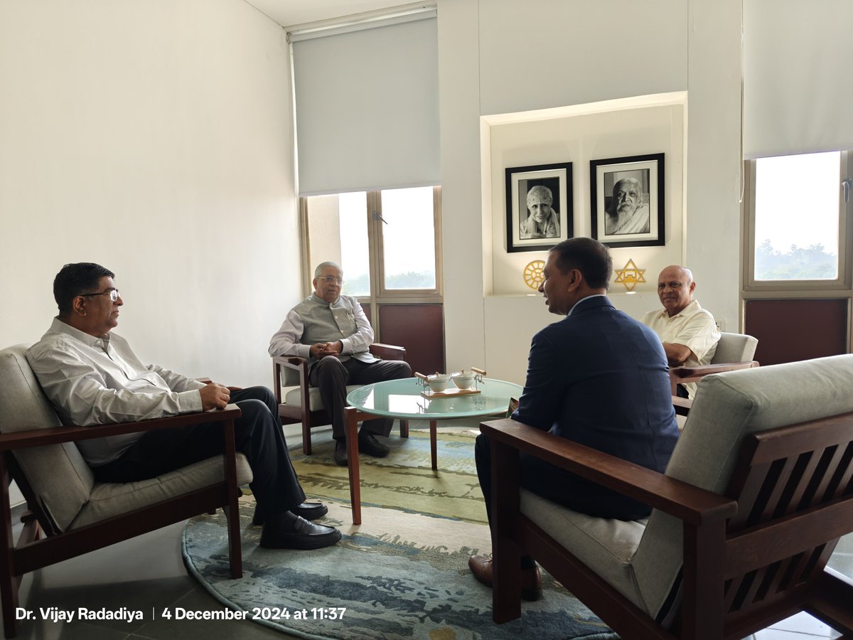 Rk_singh01's tweet photo. Visited @AuroUniversity, Surat, for insightful discussions on industry-academia collaboration for skill development. Impressed by their state-of-art infrastructure and commitment to social engineering, shaping youth through education. A step forward in empowering future talent! https://t.co/bB5tQoz47F