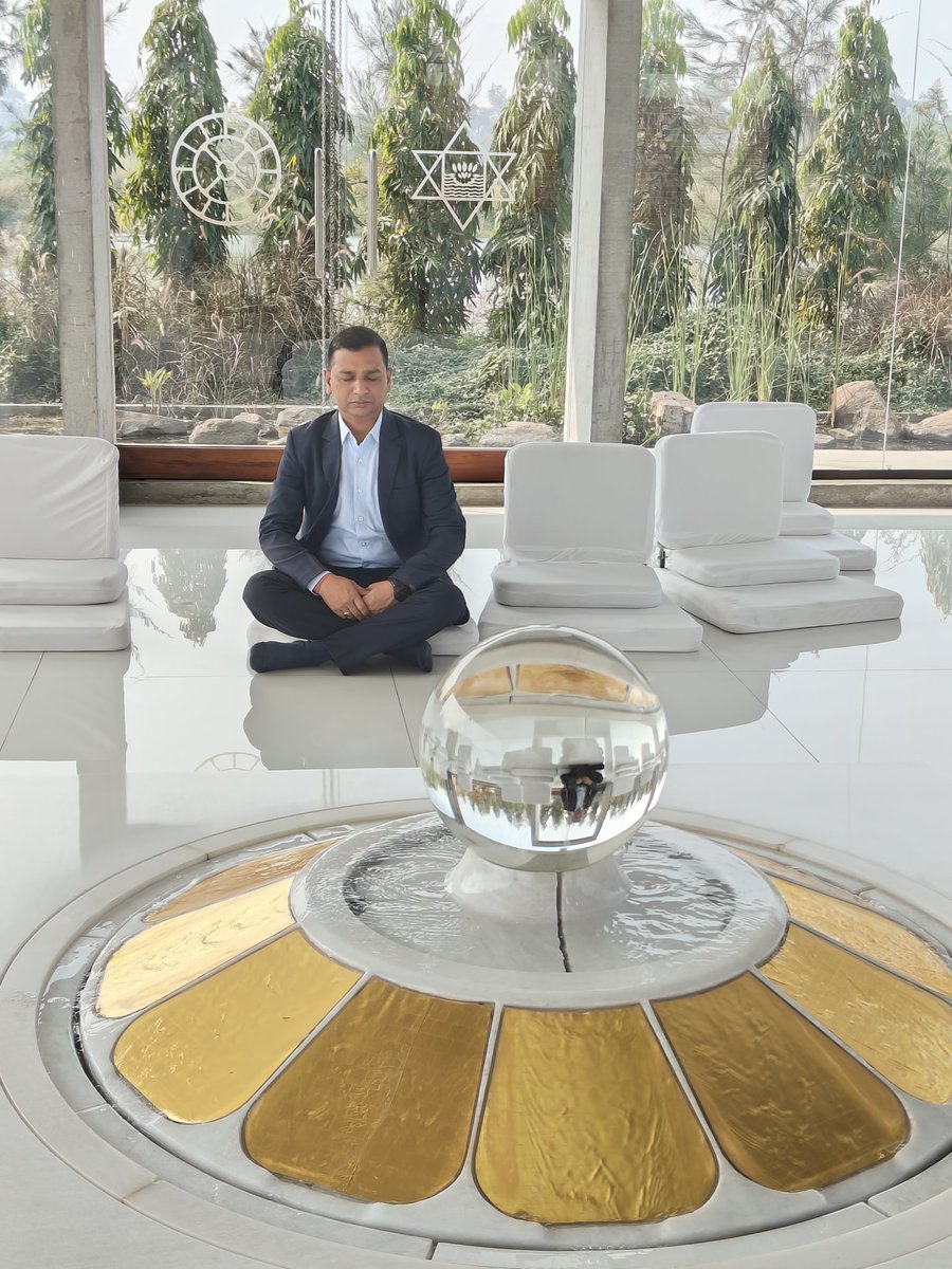 Rk_singh01's tweet photo. Visited @AuroUniversity, Surat, for insightful discussions on industry-academia collaboration for skill development. Impressed by their state-of-art infrastructure and commitment to social engineering, shaping youth through education. A step forward in empowering future talent! https://t.co/bB5tQoz47F