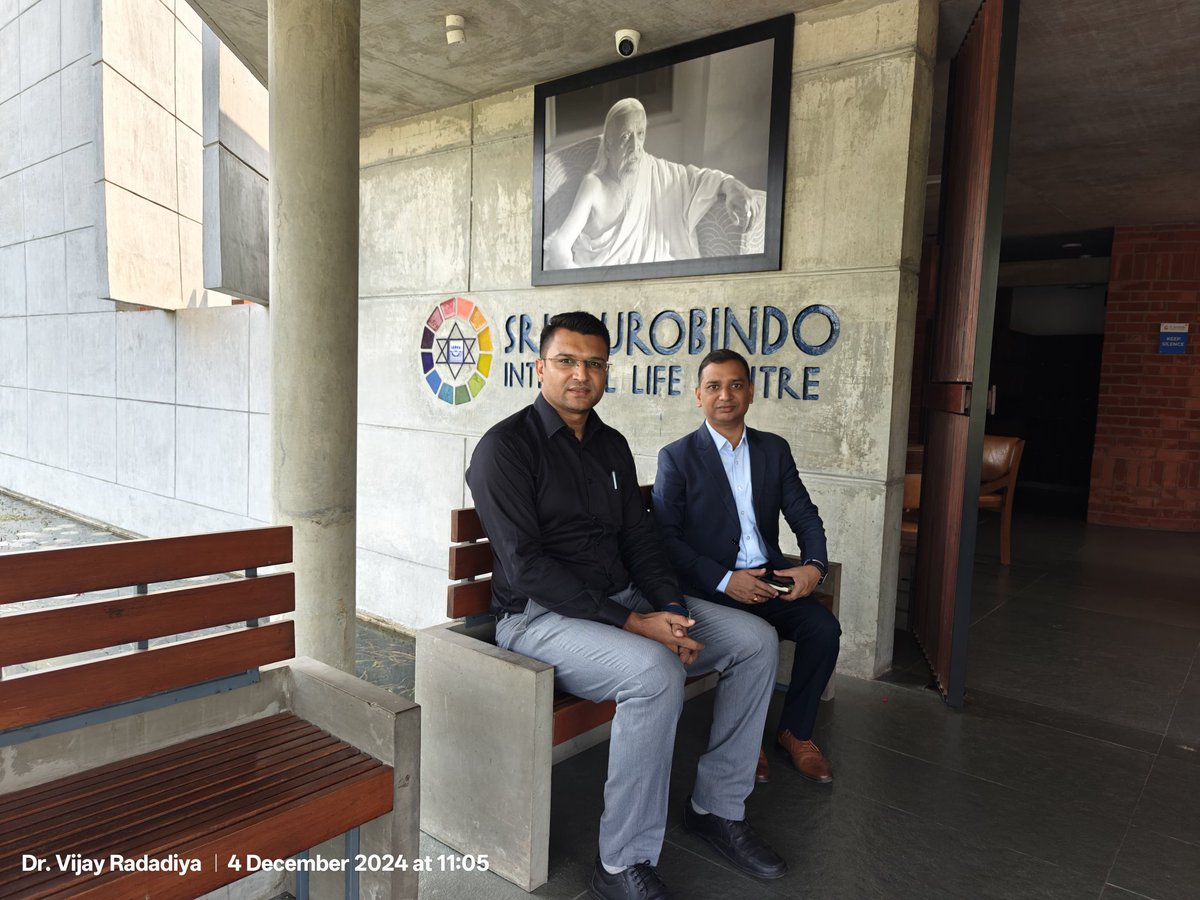 Rk_singh01's tweet photo. Visited @AuroUniversity, Surat, for insightful discussions on industry-academia collaboration for skill development. Impressed by their state-of-art infrastructure and commitment to social engineering, shaping youth through education. A step forward in empowering future talent! https://t.co/bB5tQoz47F