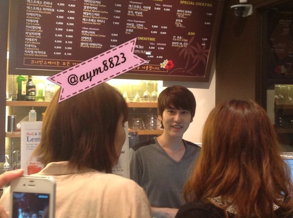 stillkyu0203's tweet photo. 그때 그 시절 코나빈스 훈남 알바생 규현 오빠••• https://t.co/Qb7LLENsAv