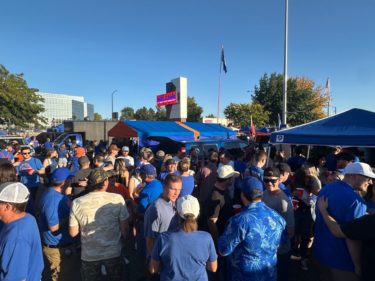 NotoriousBGF's tweet photo. @JlJlskinner Spot #428! We always bring a crowd https://t.co/VmIeEAVjFS
