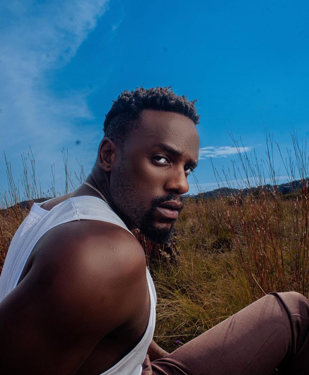 CapricornFM's tweet photo. NEXT | Award Winning Actor, Bonko Khoza is on the #CapricornBreakfast and joins @DjComplexion and @Mpho_Mashita #OverCoffee. Send through your messages via WhatsApp on 079 899 6226. https://t.co/dLK9RYirpa