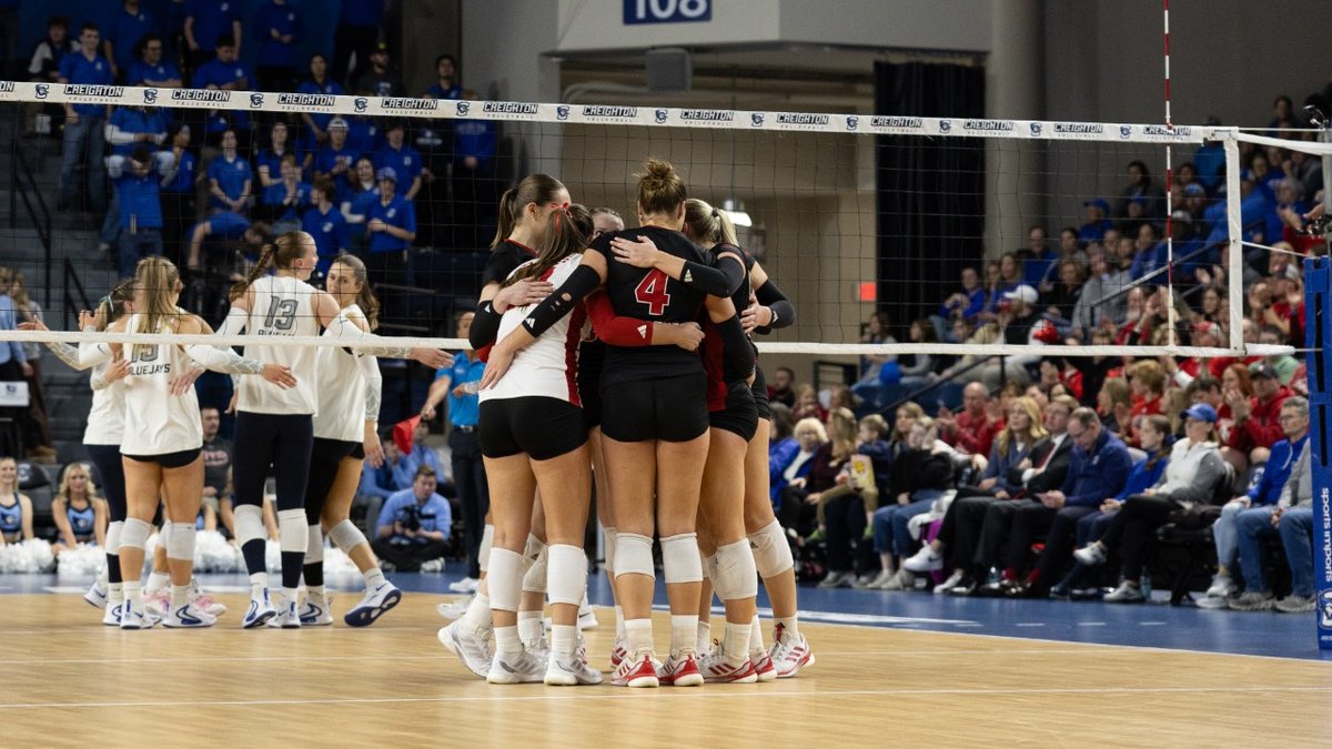 SDCoyotesVB's tweet image. • USD season comes to a close in the first round of the NCAA Tournament to Creighton
• @KylenSealock tallied team-high nine kills, @FarrisKamryn had 11 digs
• USD won 20+ games for the 5th time since the 2018 season

Recap» yote.us/3ZqHuEE

#GoYotes x #WeAreSouthDakota
