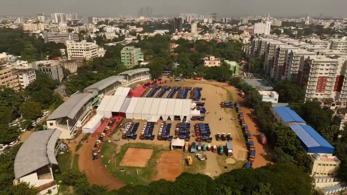 PettiKadaimedia's tweet image. தூய்மைப் பணியாளர்களை தொழில் முனைவோர்களாக மாற்றும் திட்டம் 

சென்னை ராஜரத்தினம் மைதானத்தில் நடக்கும் விழாவில், அண்ணல் அம்பேத்கரின் புகைப்படத்திற்கு முதலமைச்சர் மு.க.ஸ்டாலின் மரியாதை

#CMMKStalin #FrontlineWorkers #Entrepreneur #ambedkarjayanti #TNGovt #PettiKadaiMedia