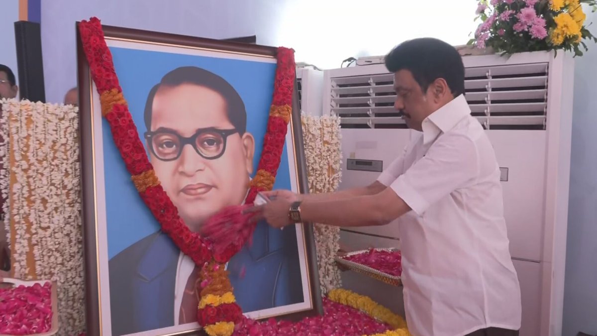 PettiKadaimedia's tweet image. தூய்மைப் பணியாளர்களை தொழில் முனைவோர்களாக மாற்றும் திட்டம் 

சென்னை ராஜரத்தினம் மைதானத்தில் நடக்கும் விழாவில், அண்ணல் அம்பேத்கரின் புகைப்படத்திற்கு முதலமைச்சர் மு.க.ஸ்டாலின் மரியாதை

#CMMKStalin #FrontlineWorkers #Entrepreneur #ambedkarjayanti #TNGovt #PettiKadaiMedia