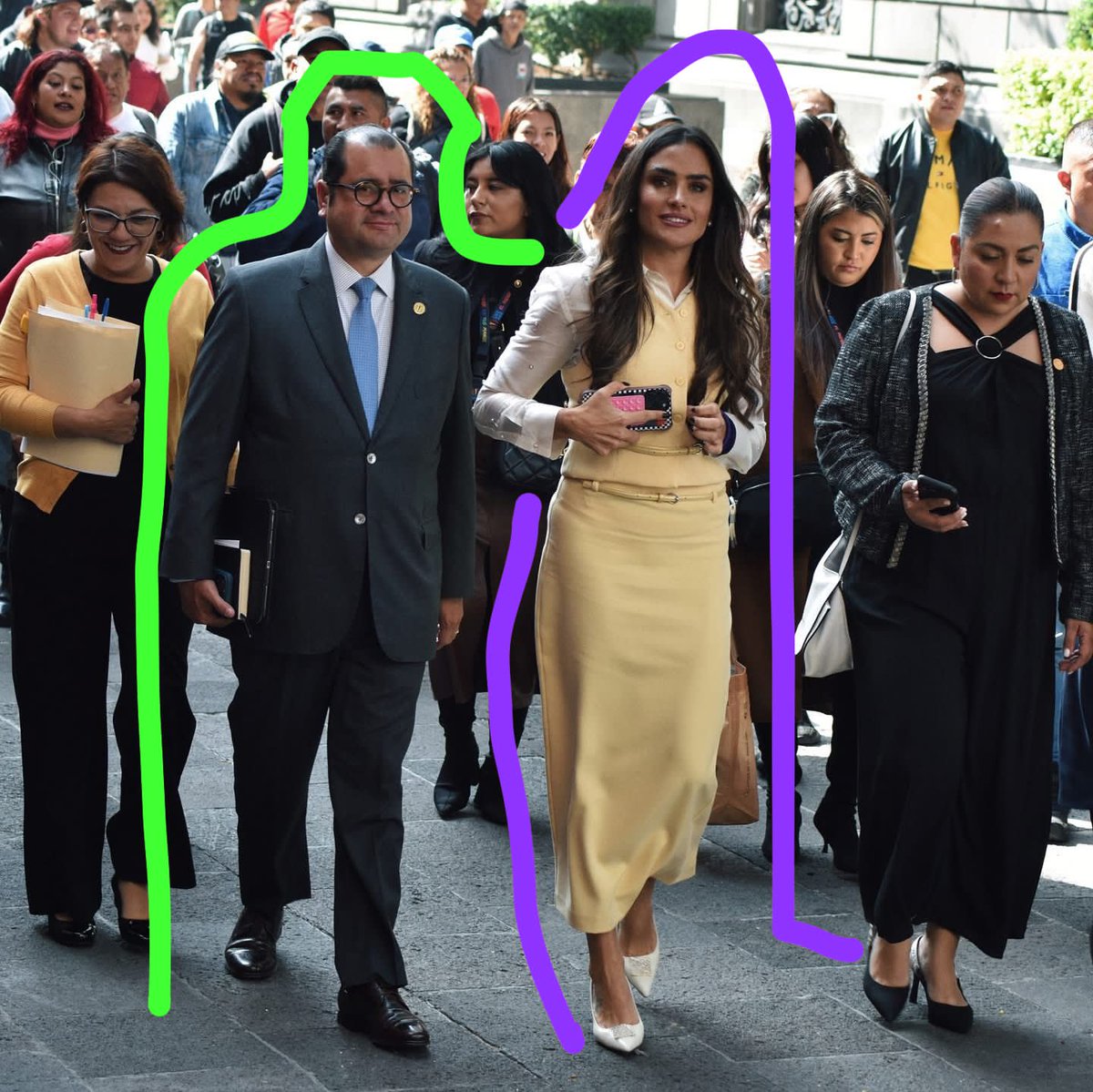 cccuauh's tweet photo. @FiscaliaCDMX hay acción de #omisión x parte @obdulioA toda vez q tiene conocimiento de ilícitos q se cometen sobre los vecinos q no tienen luz. Le ponemos un mapa @AlessandraRdlv p/q llegué el #poderentusmanos se vea a favor de los avecindados no todo s/ambulantes y beneficios🐀 https://t.co/iouO4mQHZj
