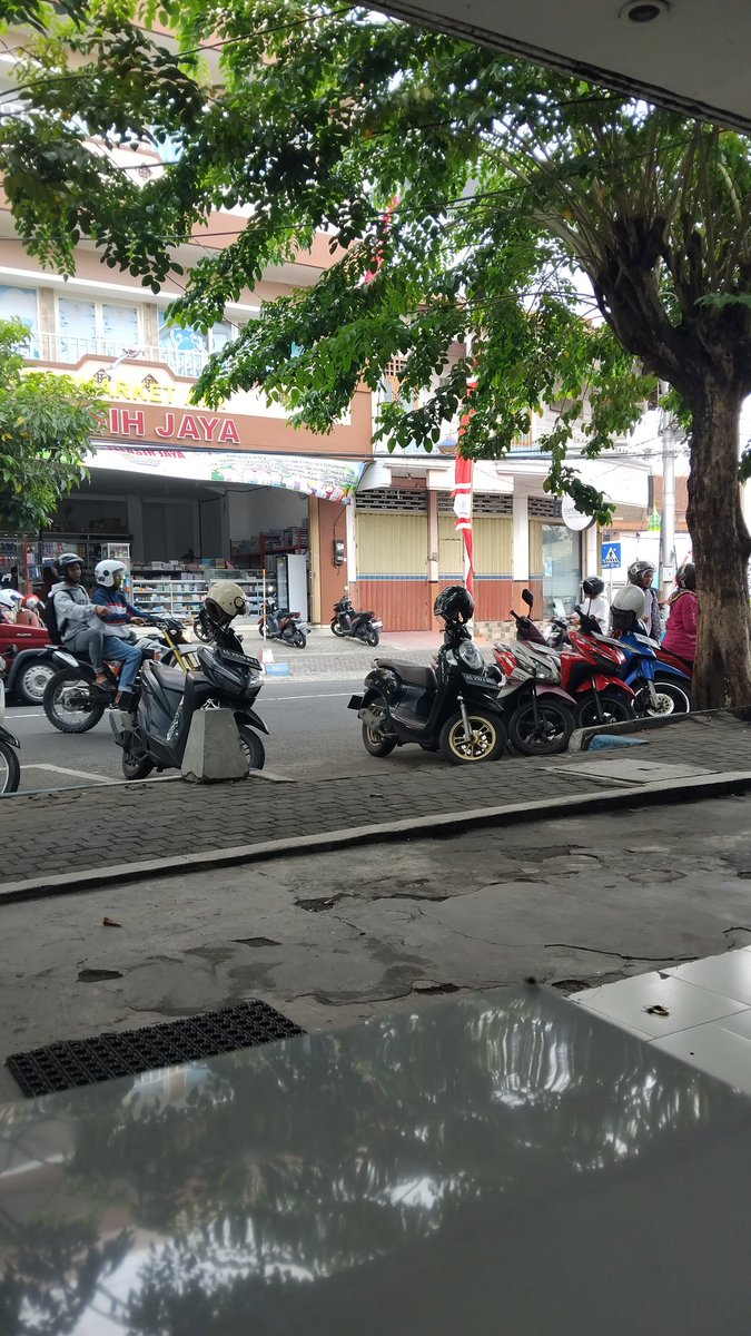 bbyres_'s tweet photo. Sebelum hujan https://t.co/Jso7QQTVIu