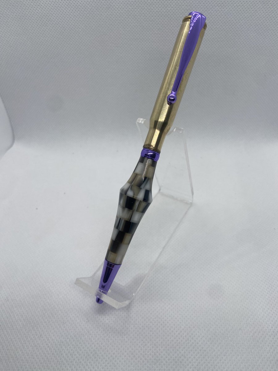DpenmakerStyle's tweet photo. Mosaic Urban Camo 30.06 Shell Twist Pen. The second of many more to come. $70. #gun #gunenthusiast #bullet #shellcasing #mosiac #urbancamo #camo #lavendartitanium  #somethingnew #slimpen @exoticblanks #brass @Rockler https://t.co/90v5fRFUG3