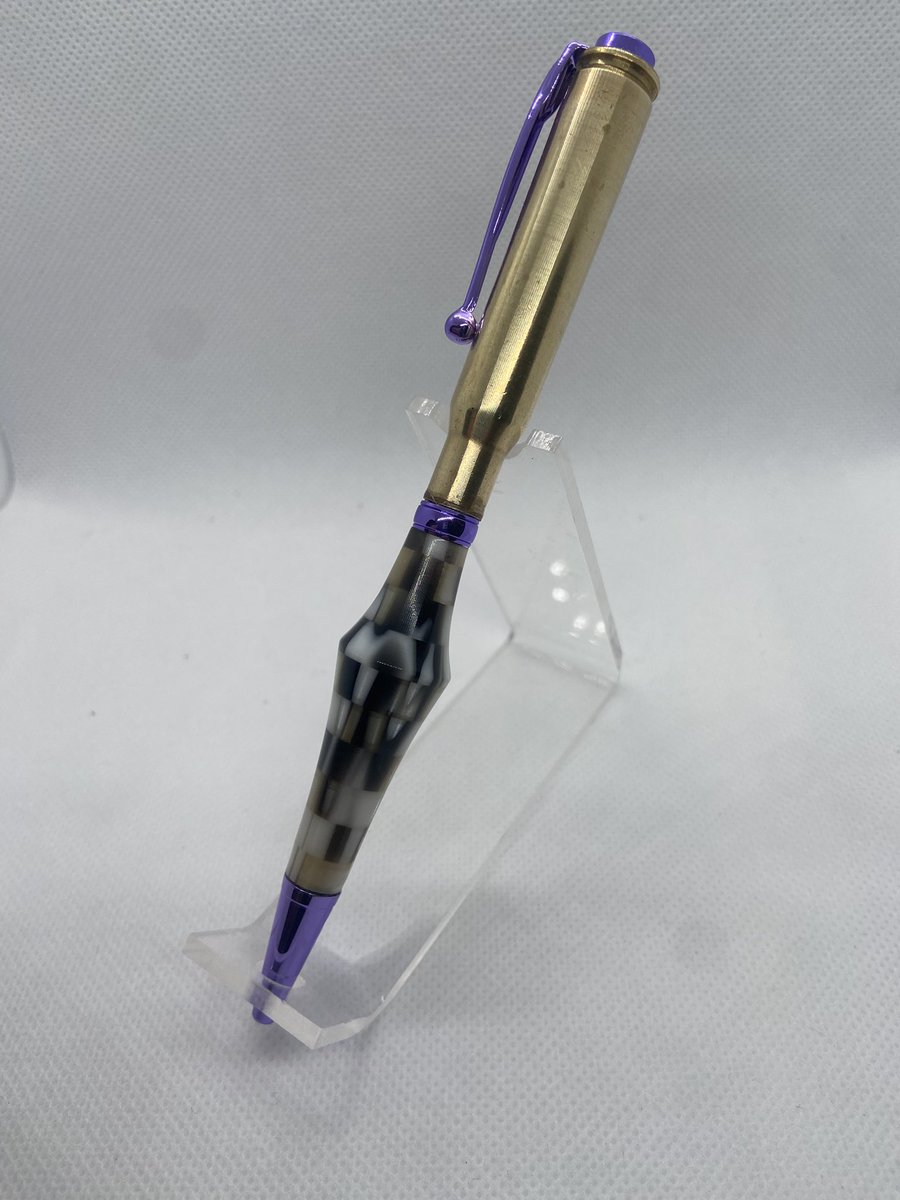 DpenmakerStyle's tweet photo. Mosaic Urban Camo 30.06 Shell Twist Pen. The second of many more to come. $70. #gun #gunenthusiast #bullet #shellcasing #mosiac #urbancamo #camo #lavendartitanium  #somethingnew #slimpen @exoticblanks #brass @Rockler https://t.co/90v5fRFUG3