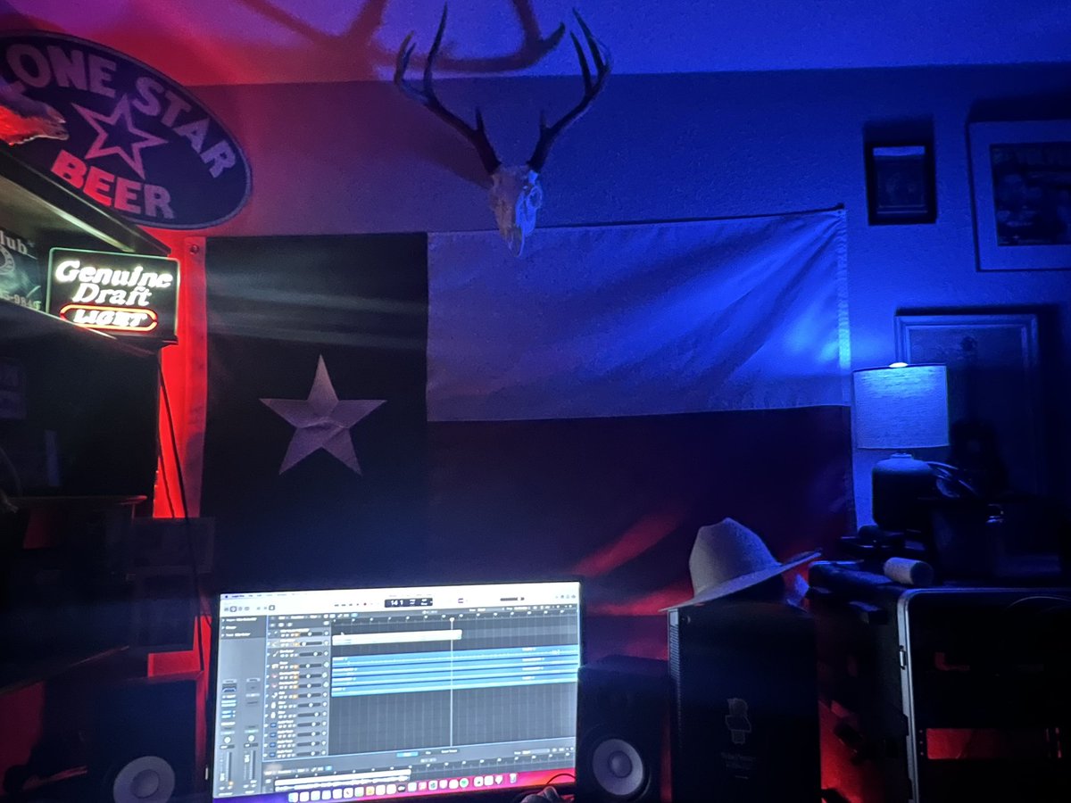 Michael Summers (@30mileseast_) on Twitter photo 