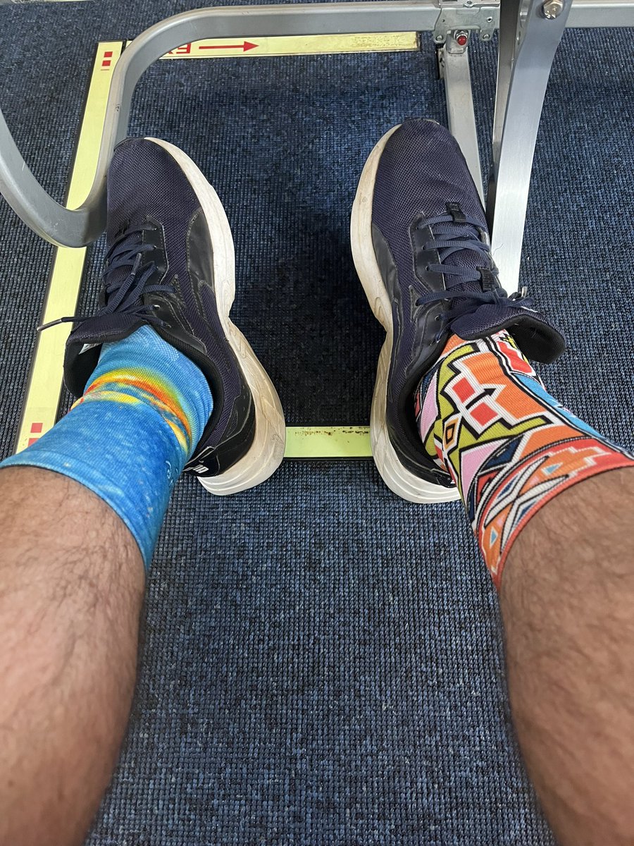 JeanDommisse's tweet photo. #funkyfridaysocks #crazysocks #fridaysocks #heyheyitsfriday https://t.co/tFpijDaf8N