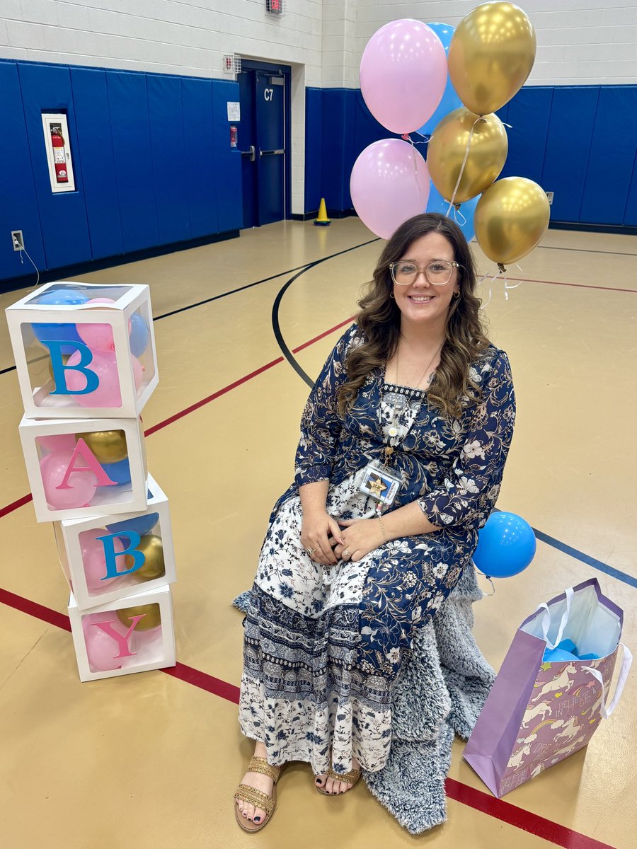 katie_counselor's tweet photo. Smith 4th Grade Teacher Victoria Jackson has a lot to celebrate.🤩Not only is she having a Baby Boy💙but she is also Smith's Teacher of the Year. Congratulations, Victoria Jackson. 
We love you! 
Smith Elementary Staff and Students
#smithstars #princetonisd https://t.co/C8zGRWfaTK