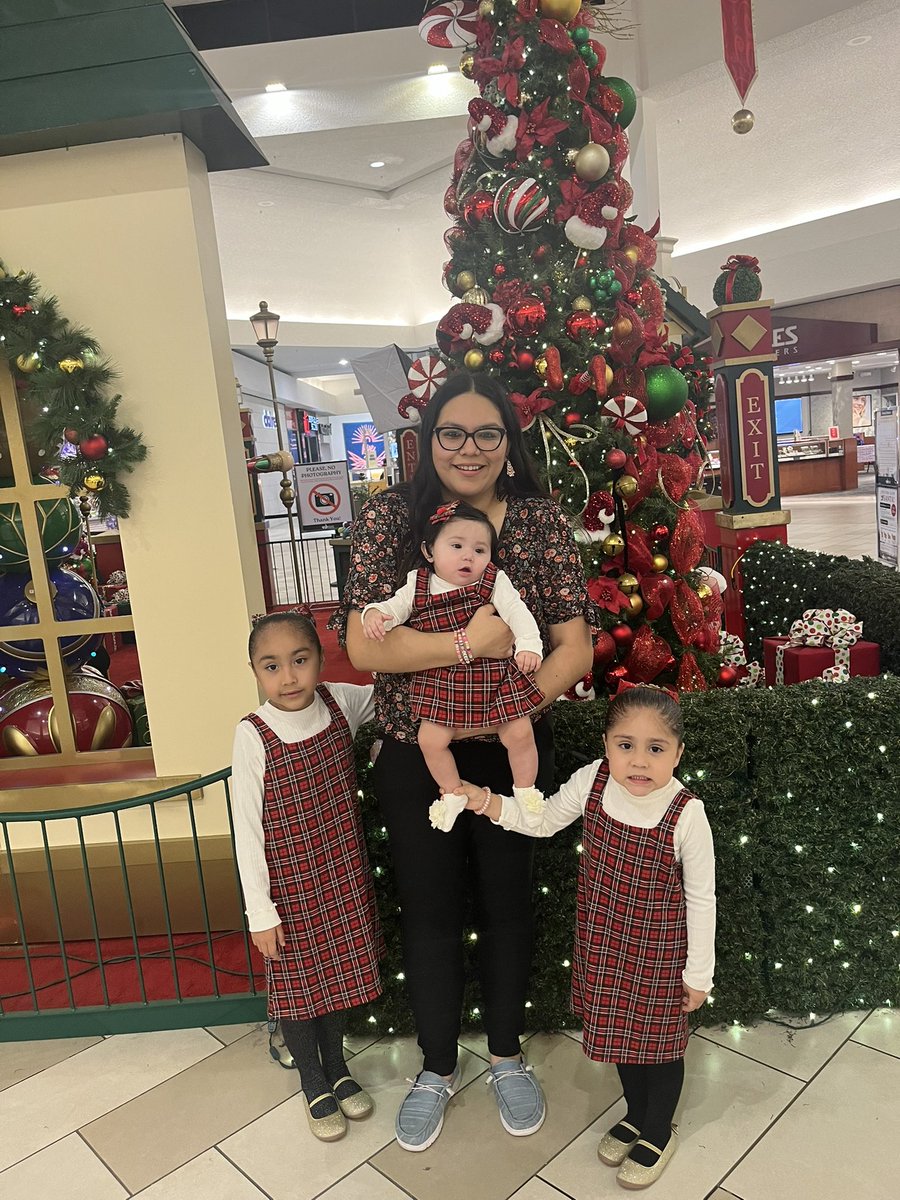 MsGraciePerez's tweet photo. It’s looking a lot like Christmas😍🎄❤️My girls have been super good this year Santa🎅Hoping to clear their Christmas wishlist soon🩷🩷🩷
#ItTakesAVillage 
#Christmas2024 
https://t.co/rgvLnco8v5 https://t.co/EEMJIJ645a