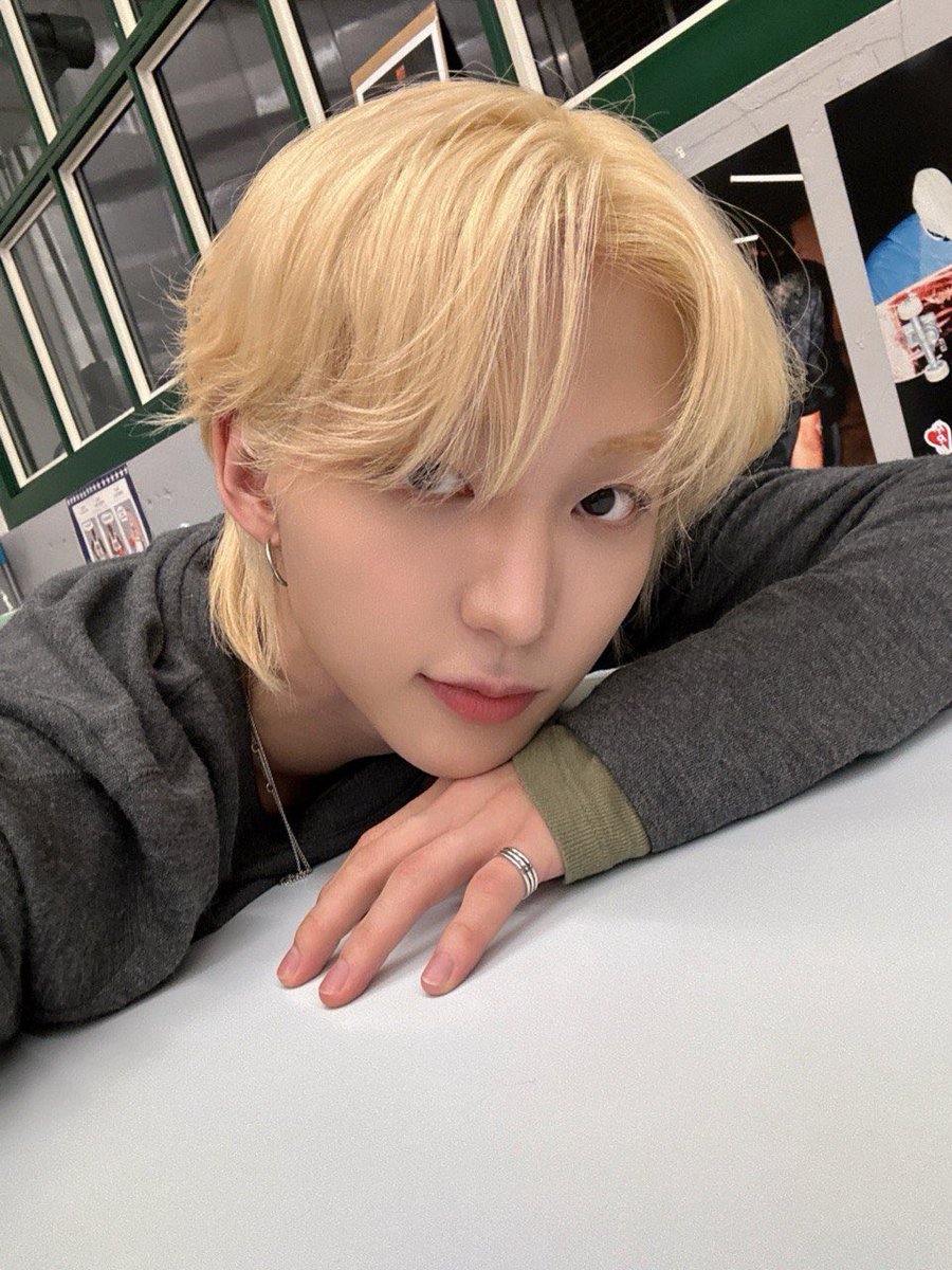 TNX_twt's tweet photo. TGIF 🙏🙏

#TNX 
#은휘 #HWI https://t.co/22VGEjQLvx