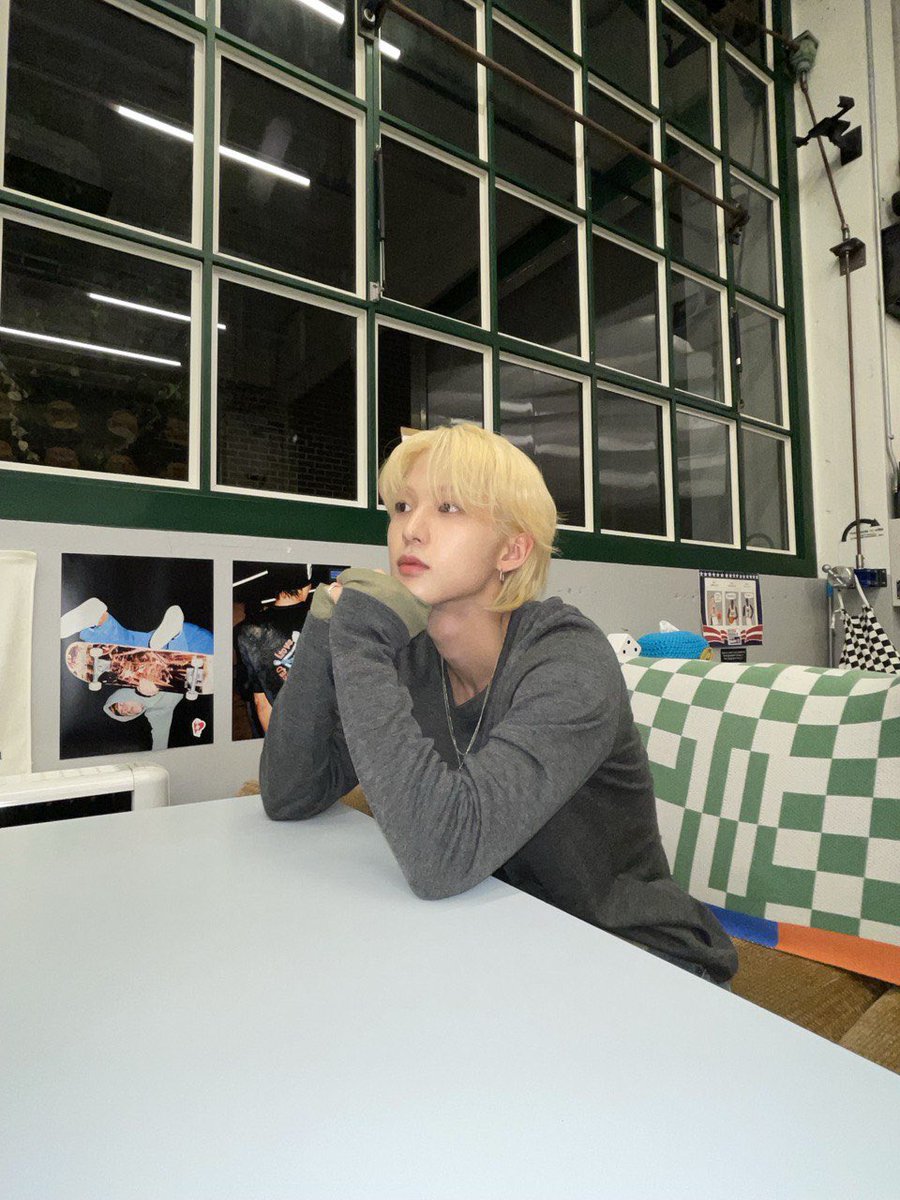 TNX_twt's tweet photo. TGIF 🙏🙏

#TNX 
#은휘 #HWI https://t.co/22VGEjQLvx