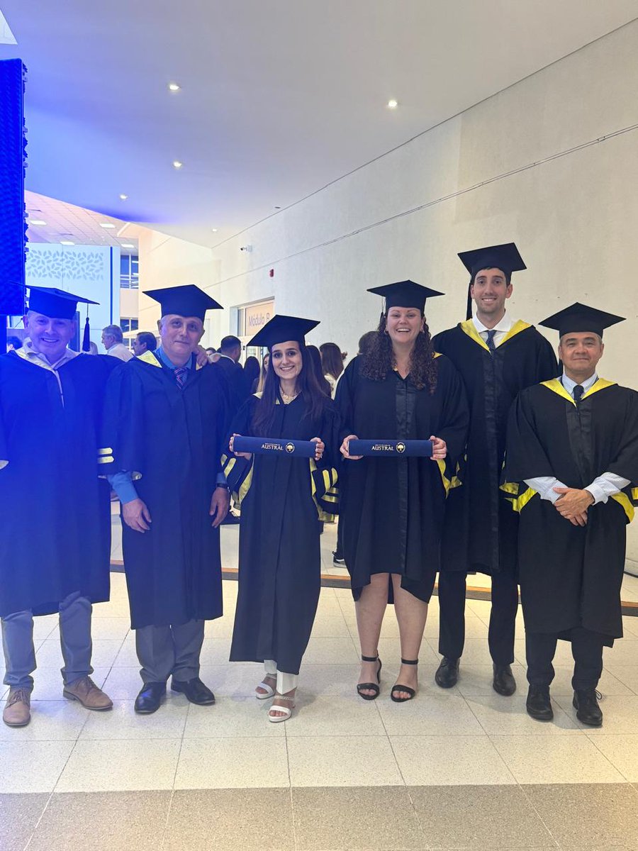 Una nueva camada de residentes que  se reciben de Especialistas en Cardiología en la Universidad Austral. Es un gran placer poder acompañarlos en esta hermosa etapa. De eso se trata la vida, perseguir ideales, trabajar por ellos y alegrarse por las cosas buenas que nos suceden.