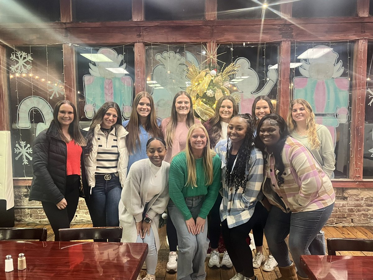 Sophomore dinner was a success! 
#DeltaSteakHouse