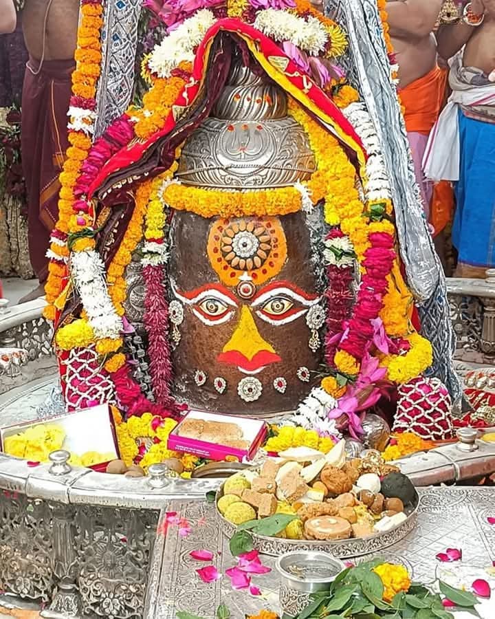 🙏🌹जय श्री महाकाल 🌹🙏
श्री महाकालेश्वर ज्योतिर्लिंग का आज का संध्या आरती श्रृंगार पावन दिव्य दर्शन
🔱 06 दिसम्बर 2024 ( शुक्रवार) 🔱🚩🌹🌹🙏🙏