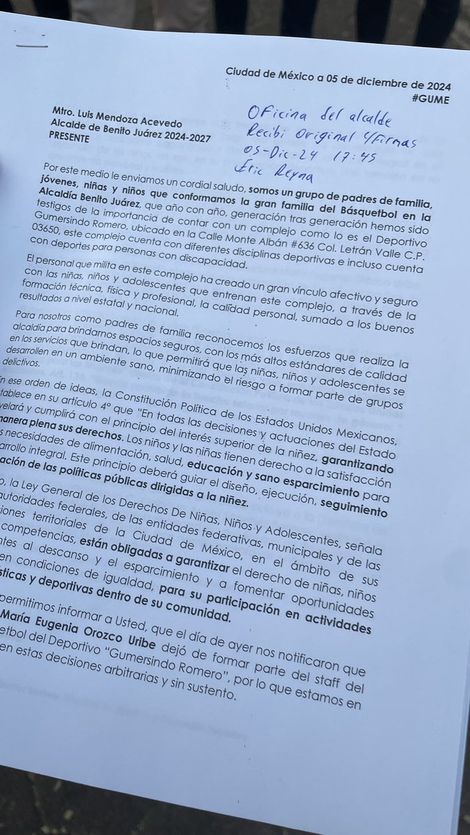 monacofelipe's tweet photo. Hoy madres, padres y jugadorxs nos reunimos en la @BJAlcaldia. Presentamos escrito formal. Protestamos. Salió la responsable Gabriela A. Sánchez Berthely, llamó a la entrenadora Maru Orozco, prometió recibirla mañana por la tarde, dar continuidad y revisar estado de instalaciones https://t.co/m7QFjnRSnz