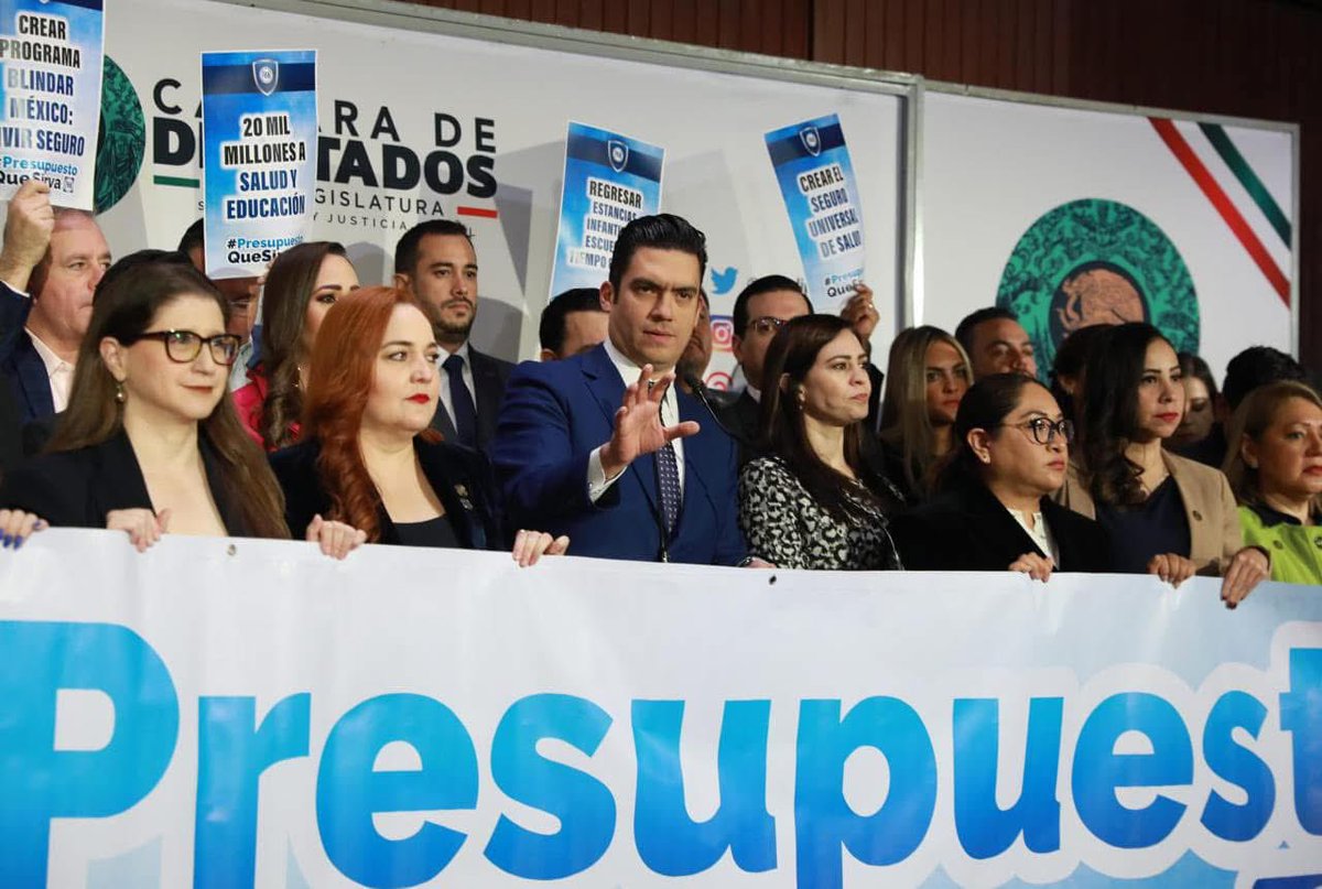 maguifisher's tweet photo. Hoy participé con el Presidente @JorgeRoHe y @diputadospan en la conferencia de prensa para exigir #PresupuestoQueTeSirva esto significa revertir el recorte que propuso el gobierno a salud, educación y seguridad.
#MásYMejoresPanistas #ElPoderdeCreer https://t.co/Ficy4r10ML